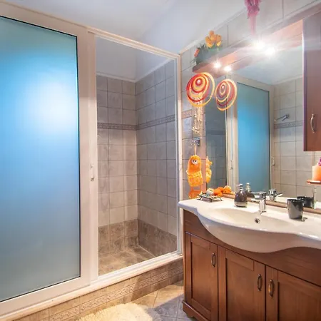 Loukas בית נופש Áyios Kírikos